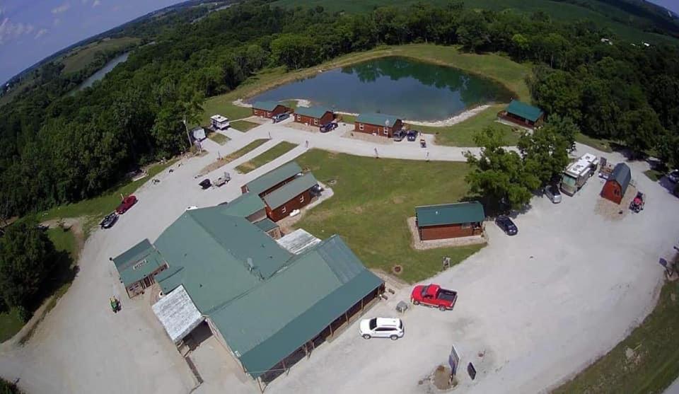 Country Cabins Hotel Chariton Buitenkant foto