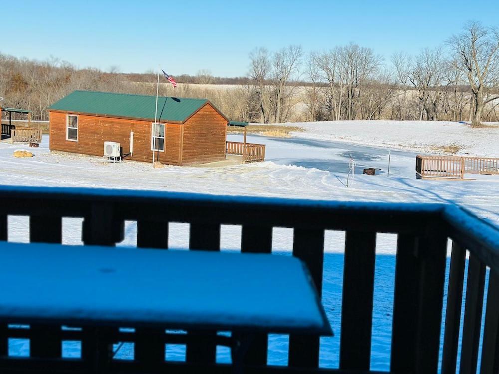Country Cabins Hotel Chariton Buitenkant foto