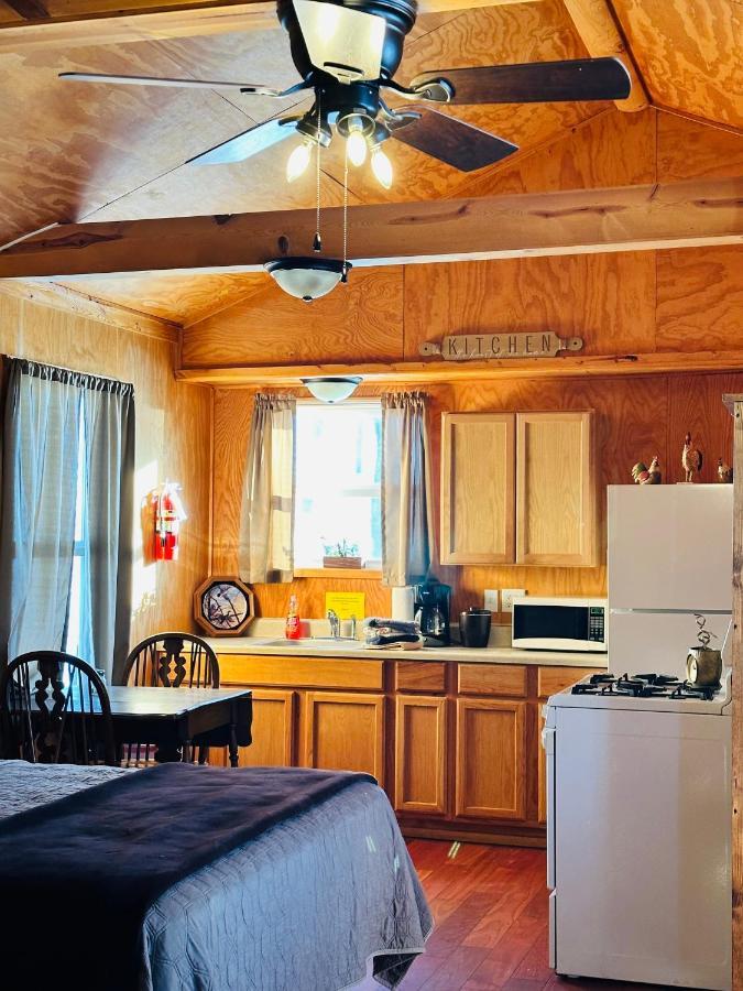Country Cabins Hotel Chariton Buitenkant foto