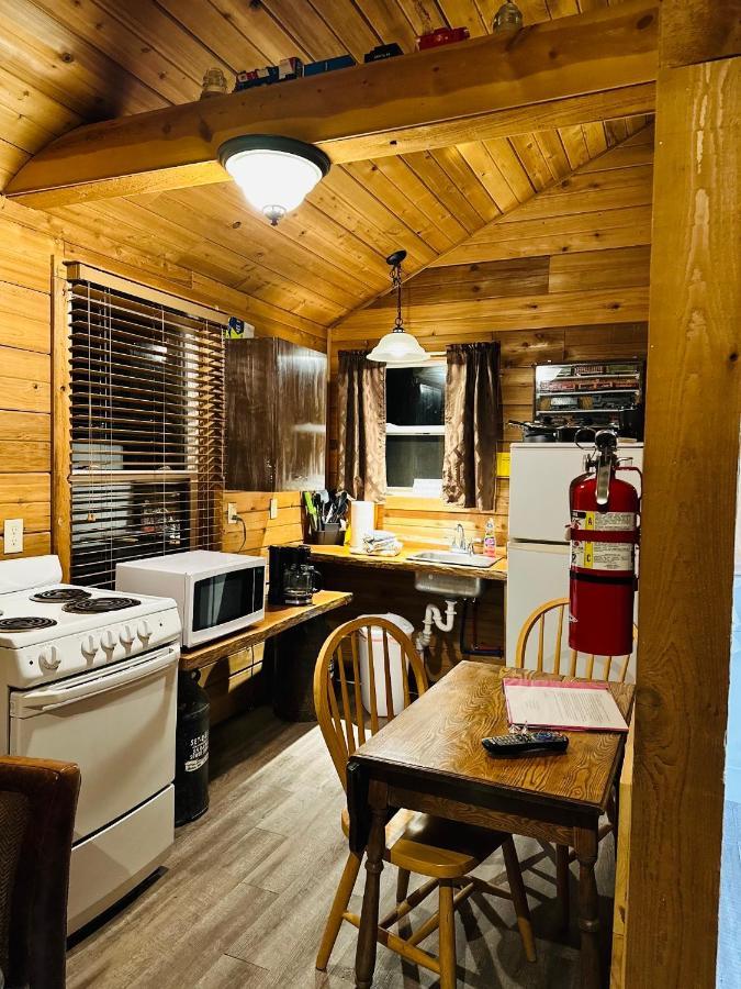 Country Cabins Hotel Chariton Buitenkant foto