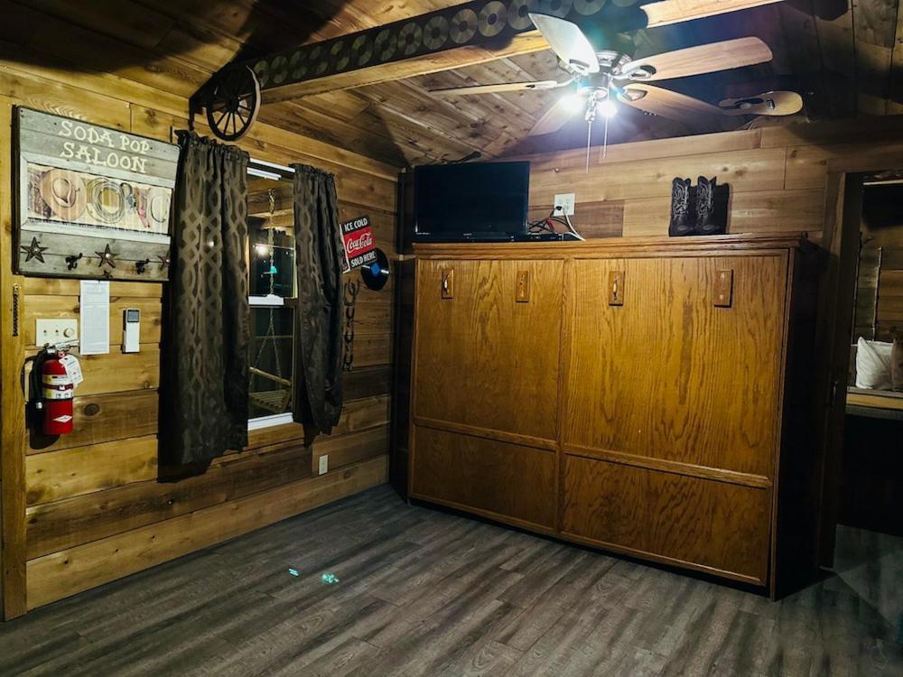 Country Cabins Hotel Chariton Buitenkant foto
